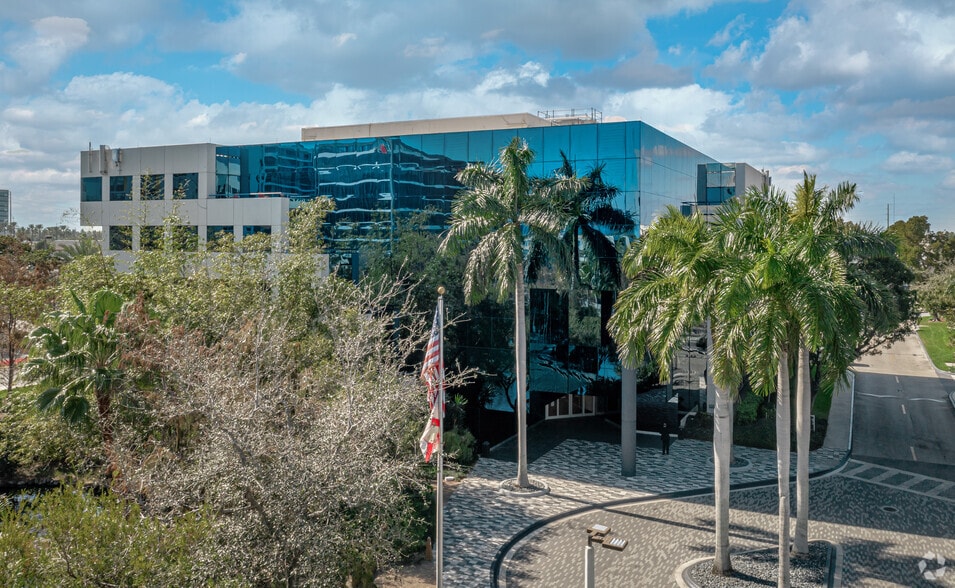 20801 Biscayne Blvd, Aventura, FL for lease - Aerial - Image 3 of 22