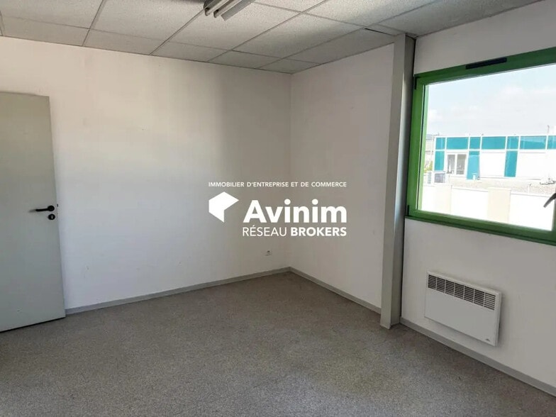 Flex in Irigny for lease - Interior Photo - Image 3 of 4