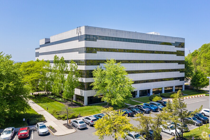 105 Fieldcrest Ave, Edison, NJ à louer - Photo du bâtiment - Image 2 de 9