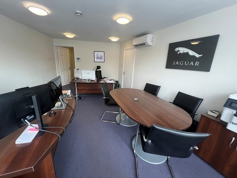 Brighton Rd, Tadworth for sale - Interior Photo - Image 3 of 7