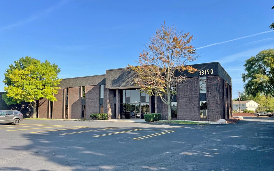 33150 Schoolcraft Rd, Livonia, MI à louer - Photo du bâtiment - Image 3 de 4