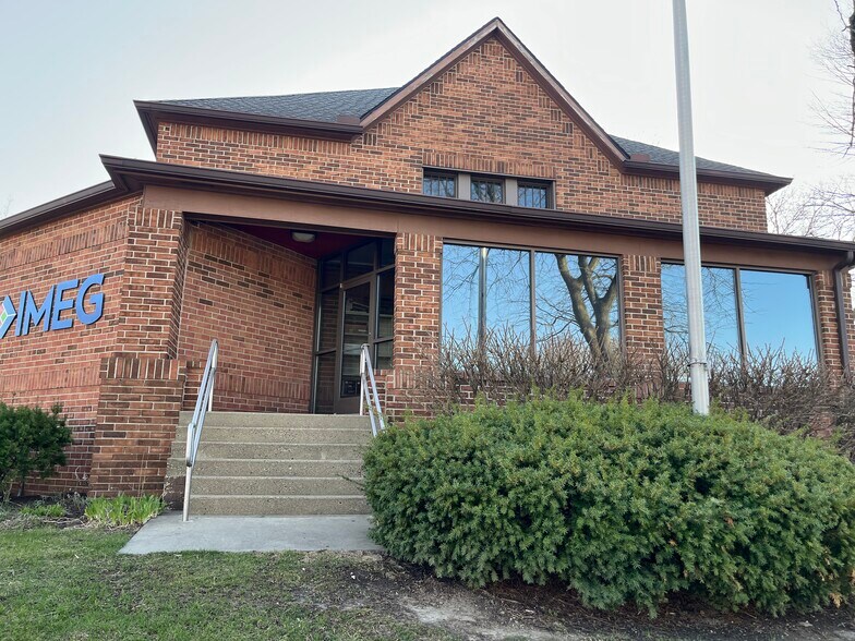 201 S Ann Arbor St, Saline, MI à vendre - Photo du bâtiment - Image 1 de 14