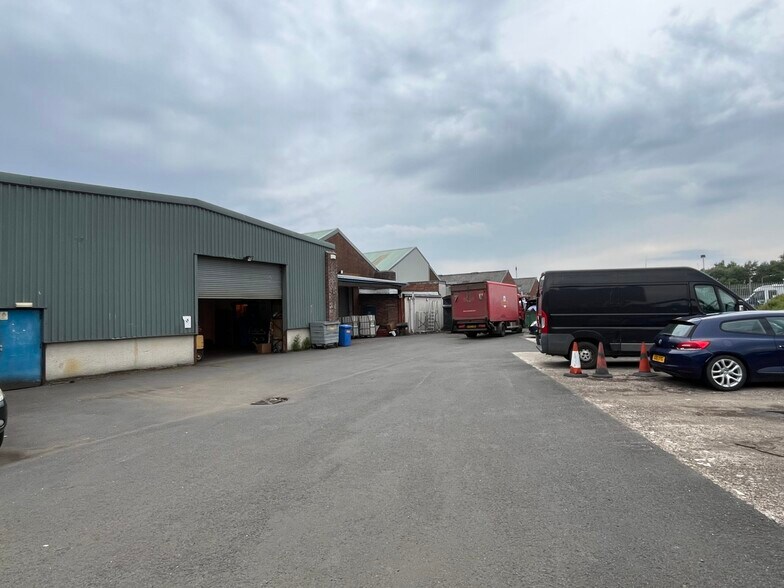 7 Kyle Rd, Irvine à louer - Photo du bâtiment - Image 2 de 6