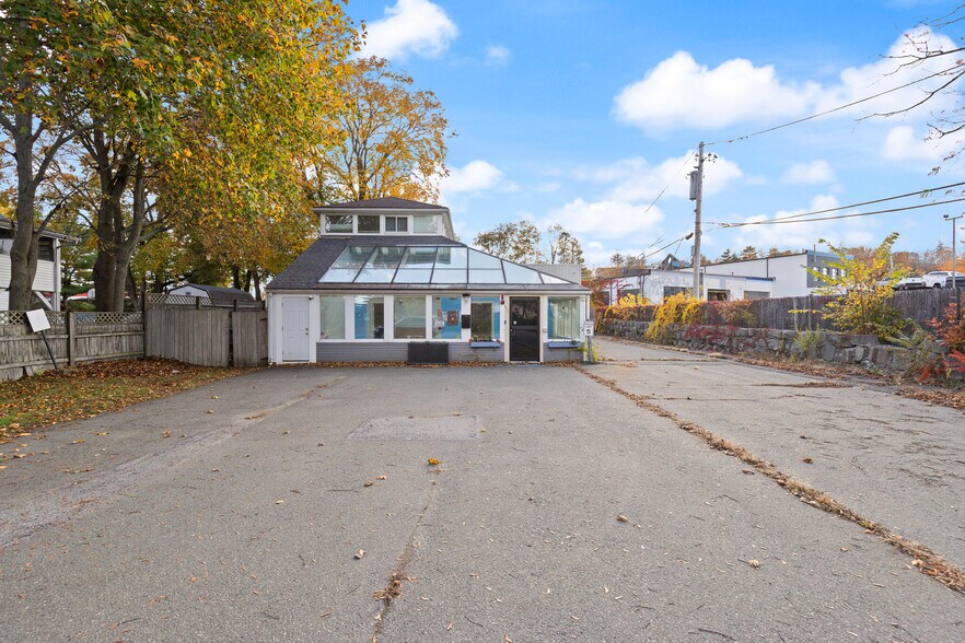 430 Maple St, Danvers, MA à vendre - Photo du bâtiment - Image 3 de 25