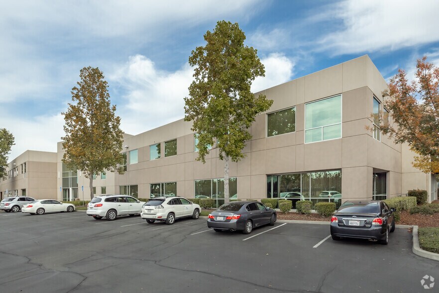 2945 Ramco St, West Sacramento, CA à louer - Photo du bâtiment - Image 3 de 17
