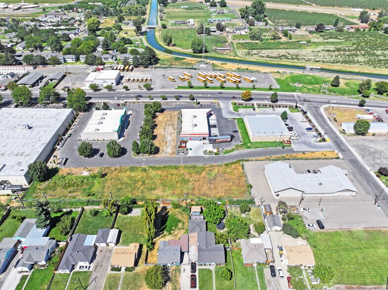 612 Wine Country Rd, Grandview, WA à vendre - Photo du bâtiment - Image 2 de 7