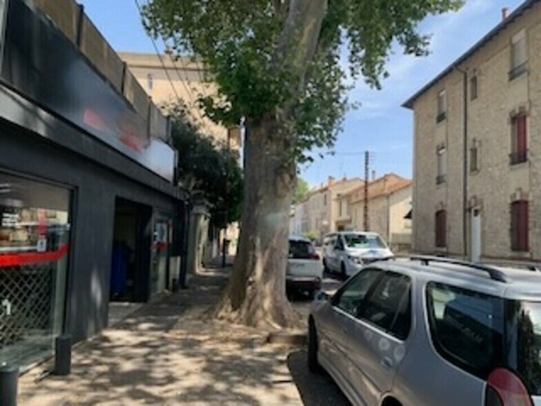 Retail in Avignon for sale - Building Photo - Image 2 of 12