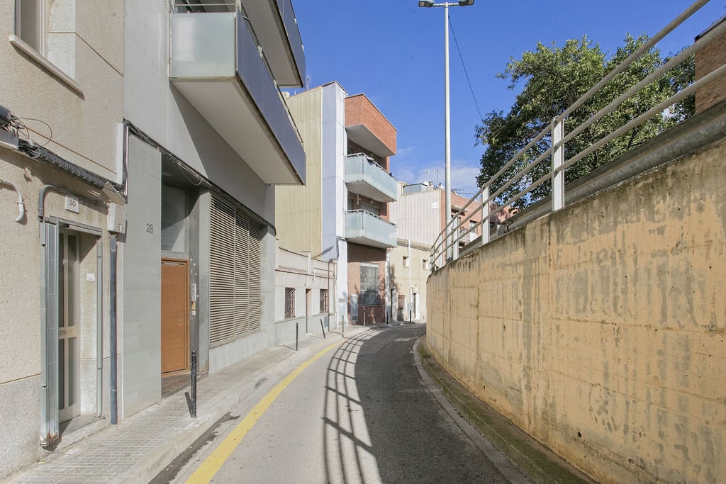 Immeuble residentiel dans Sant Boi de Llobregat, Barcelona à vendre Photo du bâtiment- Image 1 de 10