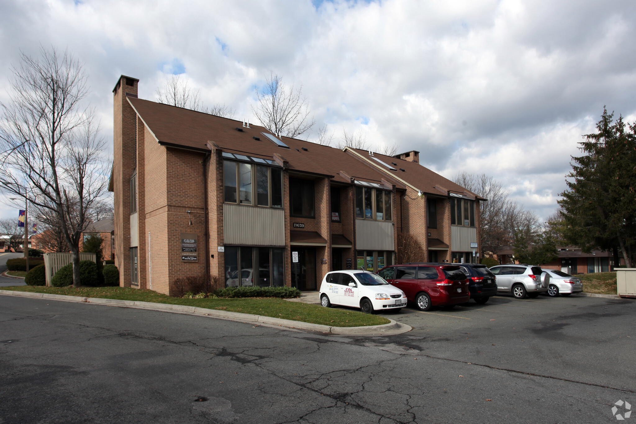 19618-19620 Club House Rd, Gaithersburg, MD for lease Primary Photo- Image 1 of 14