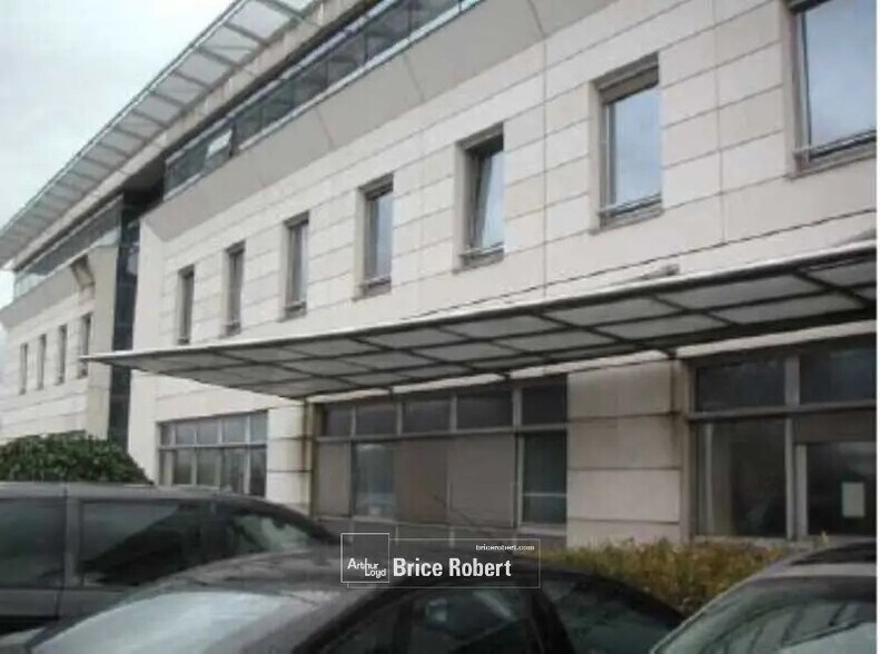 Bureau dans Bron à louer - Photo du bâtiment - Image 3 de 6