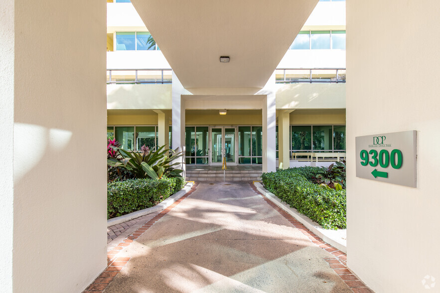 9300 S Dadeland Blvd, Miami, FL for lease - Building Photo - Image 2 of 10