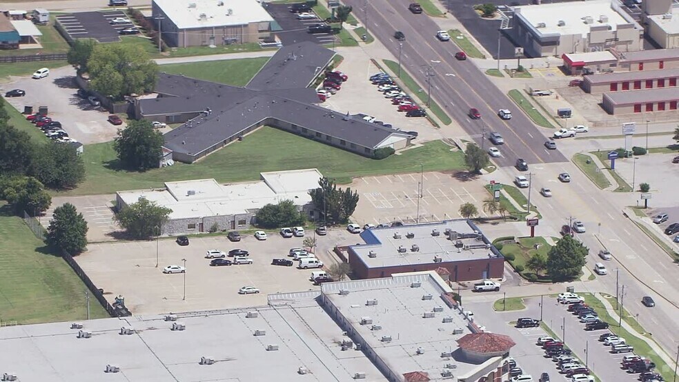 35 E 33rd St, Edmond, OK for sale - Aerial Video - Image 2 of 6