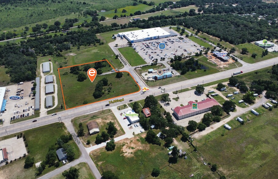 702 W US Hwy 79, Rockdale, TX à louer - Photo du bâtiment - Image 1 de 5
