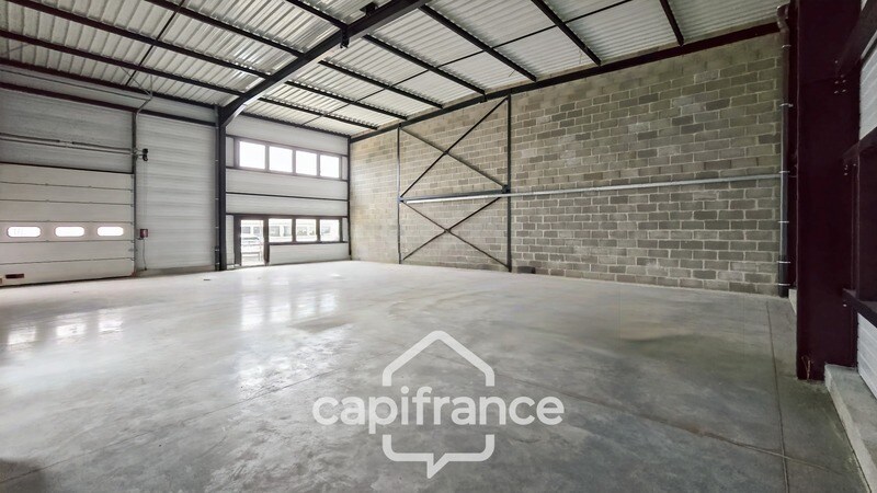 Office in Crissey for lease Interior Photo- Image 1 of 5