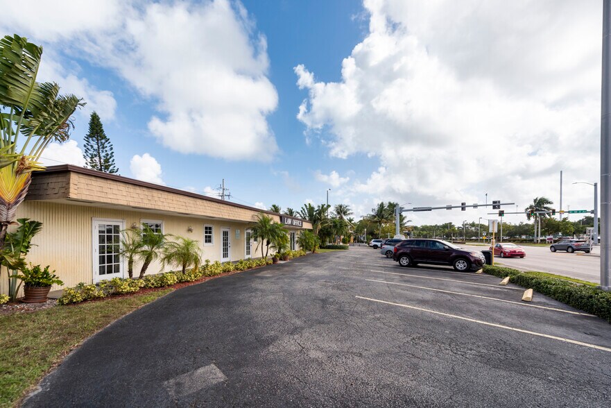 45 E Sheridan St, Dania Beach, FL à louer - Photo du bâtiment - Image 3 de 22
