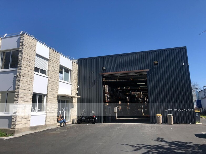 Industrial in Gennevilliers for lease - Building Photo - Image 1 of 8