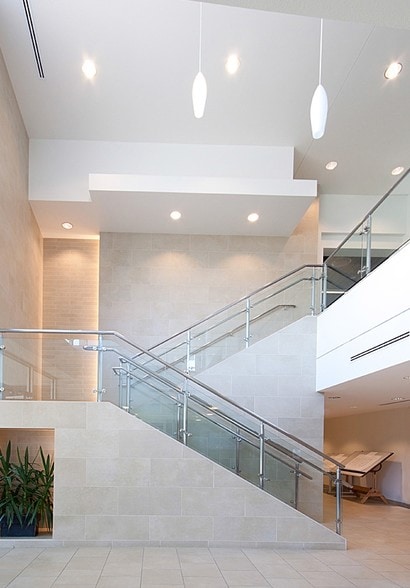 41050 W 11 Mile Rd, Novi, MI for lease - Interior Photo - Image 2 of 7