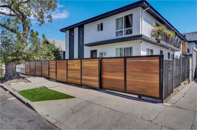 More details for 1026 N Hudson Ave, Los Angeles, CA - Multifamily for Sale