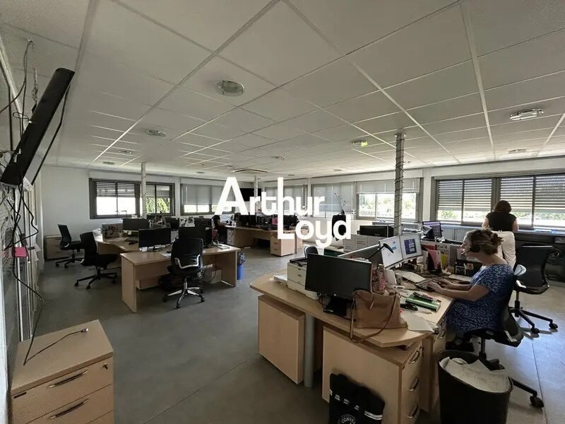 Office in Le Muy for lease Interior Photo- Image 1 of 4