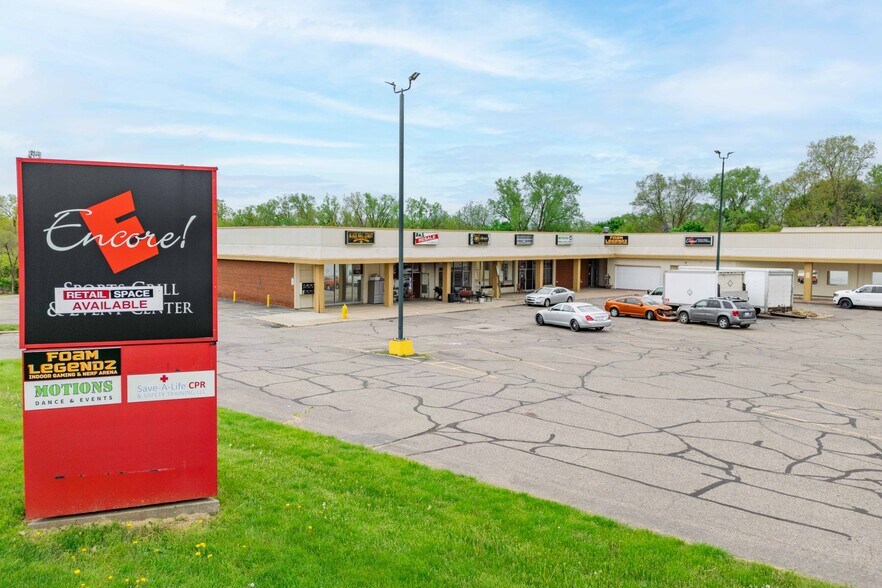 3467-3575 Beecher Rd, Flint, MI à vendre - Photo du bâtiment - Image 2 de 12
