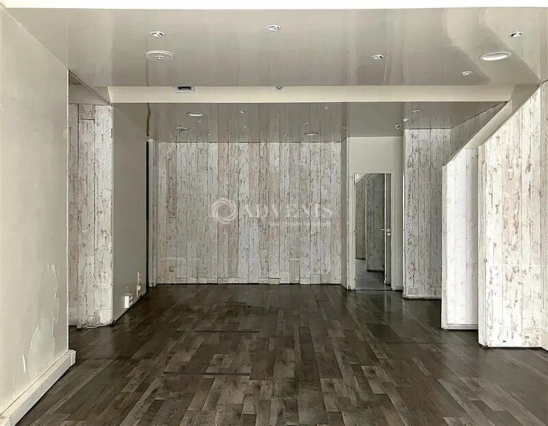Retail in Bourges for sale Interior Photo- Image 1 of 3