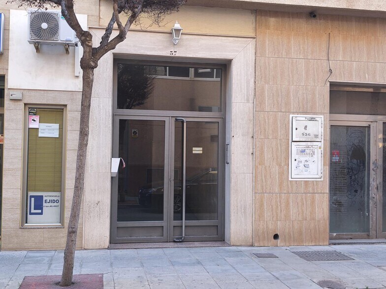 Commerce de détail dans El Ejido, Almería à louer - Photo du bâtiment - Image 3 de 3