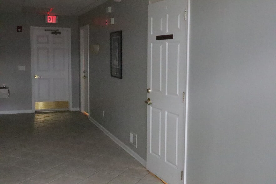 496 Route 22 W, White House Station, NJ for lease - Interior Photo - Image 3 of 6