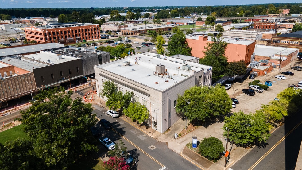 300 Desiard St, Monroe, LA for sale - Primary Photo - Image 1 of 23