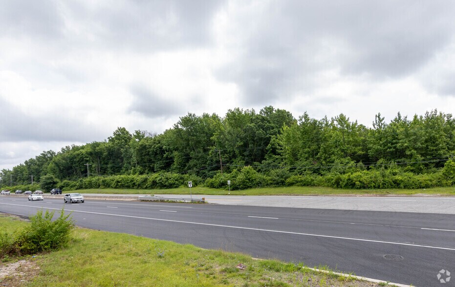 9115 Pulaski Hwy, Middle River, MD à louer - Photo du bâtiment - Image 2 de 5