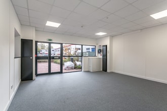 St Johns Rd, Isleworth for lease Interior Photo- Image 1 of 4