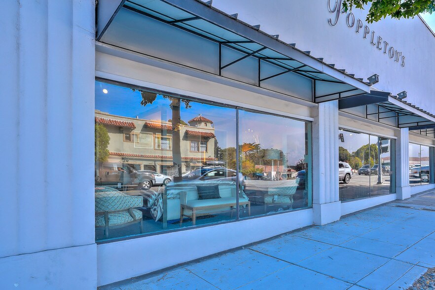 299 Lighthouse Ave, Monterey, CA à vendre - Photo du bâtiment - Image 3 de 3