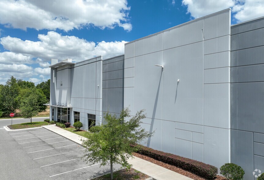 641 E Crown Point Rd, Ocoee, FL à louer - Photo du bâtiment - Image 3 de 8
