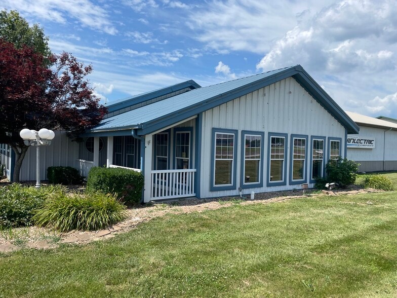 1808 Clark St, Carterville, IL à vendre - Photo du bâtiment - Image 2 de 15