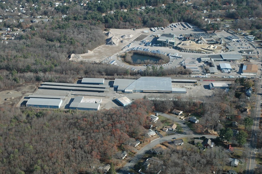 270 E High St, Avon, MA à louer - Photo du bâtiment - Image 3 de 6