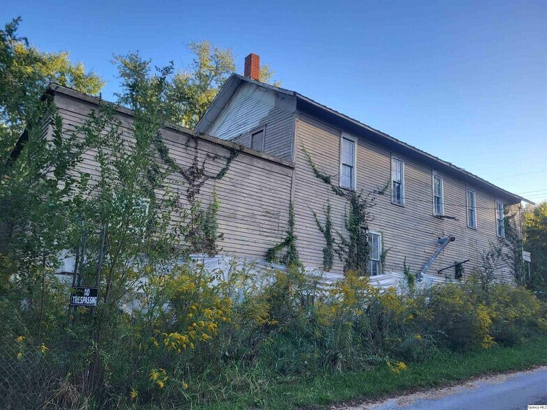 110 N Main St, Chambersburg, IL à vendre - Photo du bâtiment - Image 2 de 7