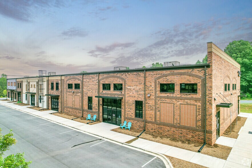 136 Waxhaw Pky, Waxhaw, NC for lease - Building Photo - Image 2 of 12