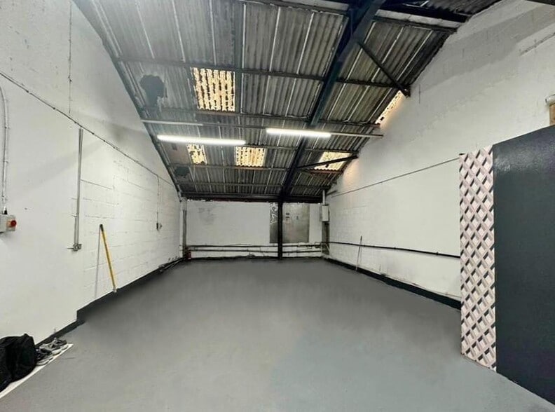 58A Kingsbridge Crescent, Southall for lease - Interior Photo - Image 1 of 5