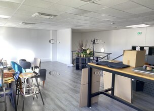 Flex in Saint-Priest for lease Interior Photo- Image 2 of 3