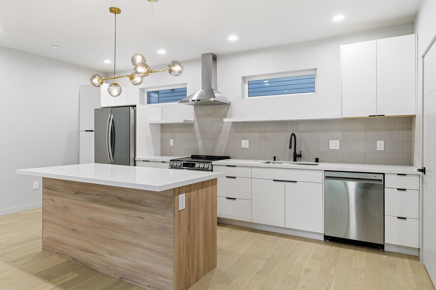 11825 59th Ave ave, Seattle, WA à vendre - Photo du bâtiment - Image 2 de 14