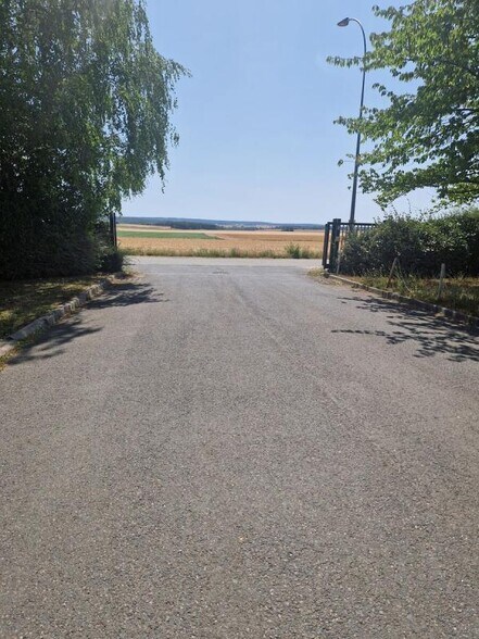 Flex in Cormeilles-en-Vexin for sale - Building Photo - Image 2 of 27