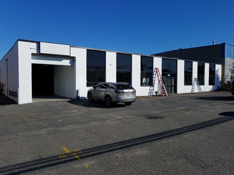 145 Milbar Blvd, Farmingdale, NY à louer - Photo du bâtiment - Image 2 de 7