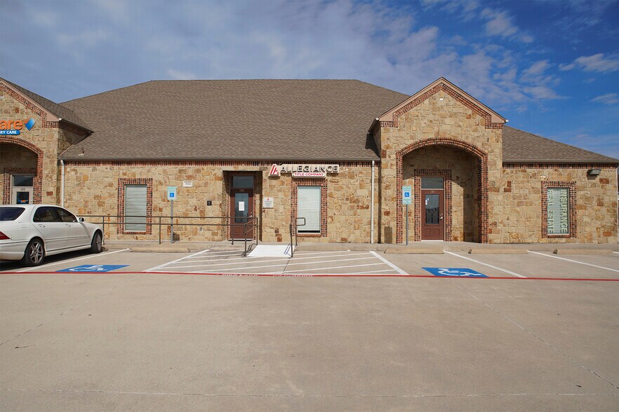 3918 Telephone Rd, Lake Worth, TX à louer - Photo du bâtiment - Image 1 de 37