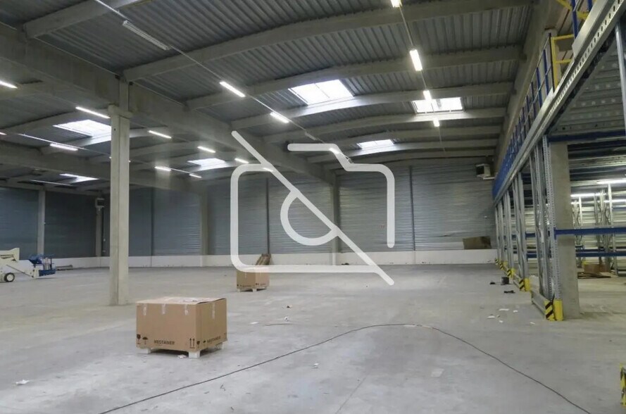 Industrial in Lisses for lease - Interior Photo - Image 1 of 4