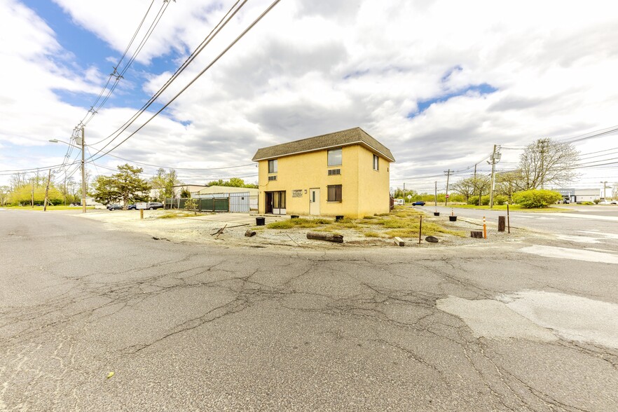 2 Superior Way, Woodbury, NJ for sale - Primary Photo - Image 1 of 1