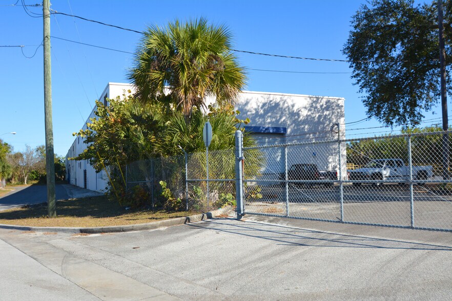 440 Railroad Ave, Cocoa, FL à vendre - Photo du bâtiment - Image 3 de 6