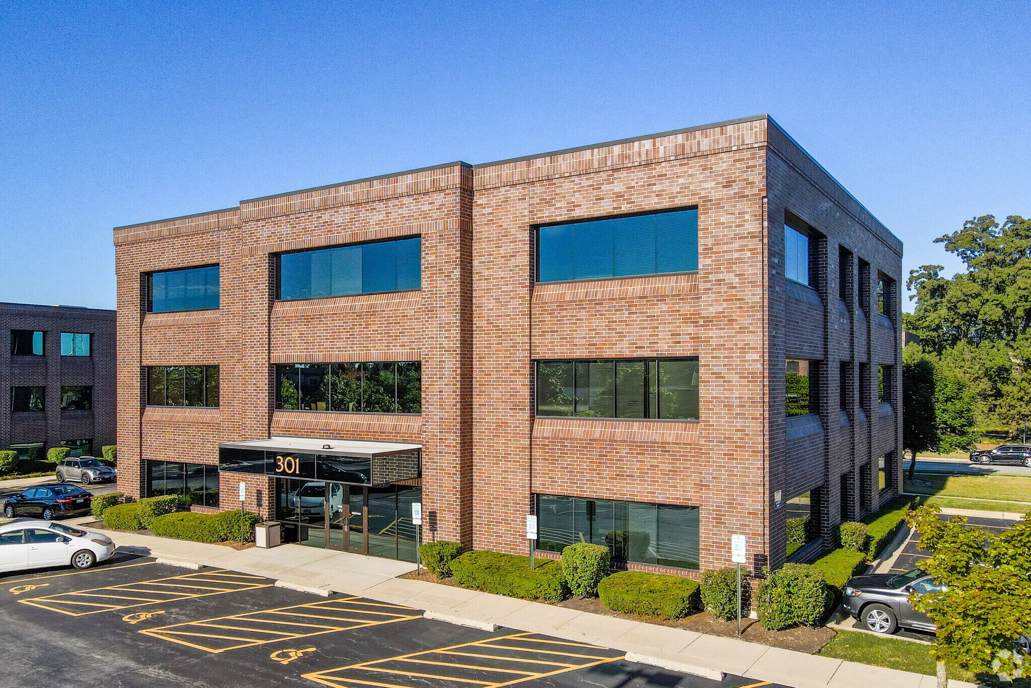 301 S County Farm Rd, Wheaton, IL à louer Photo principale- Image 1 de 14