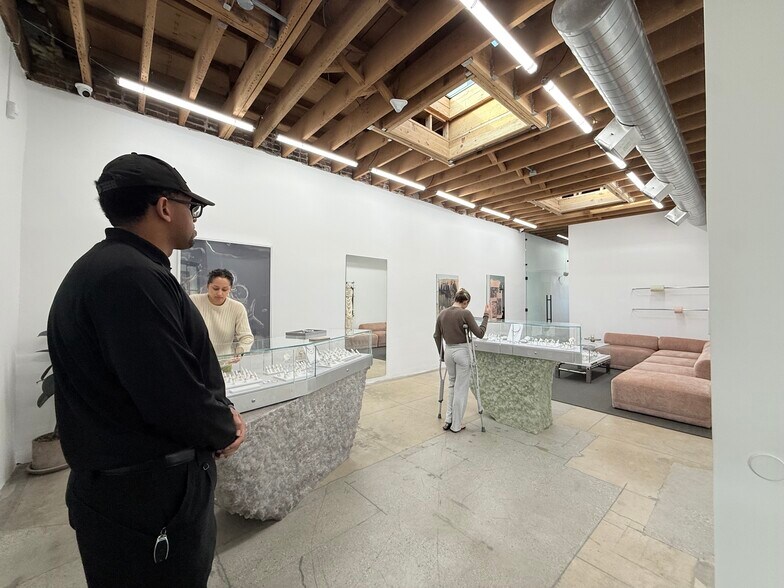 737-747 N Western Ave, Los Angeles, CA à louer - Photo du bâtiment - Image 3 de 7