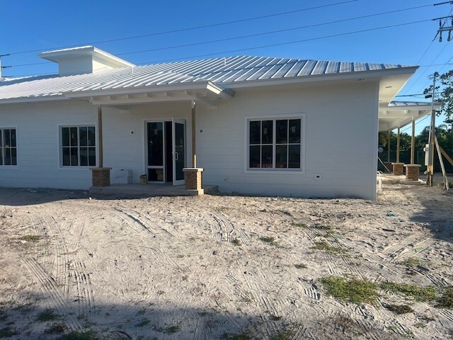 1052 SE Ocean Blvd, Stuart, FL à louer - Photo de construction - Image 3 de 4