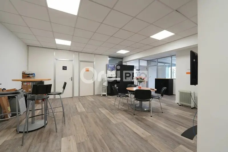 Office in Saint-Genis-Laval for sale - Interior Photo - Image 1 of 7