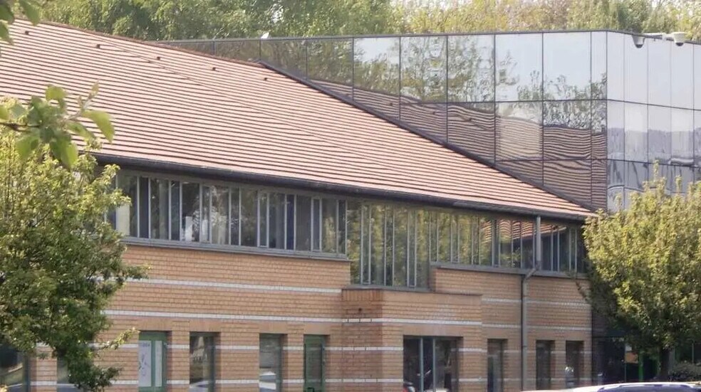 Bureau dans Champs-sur-Marne à louer - Photo du bâtiment - Image 1 de 9